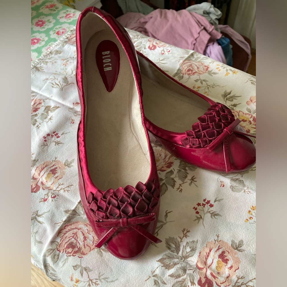 Bloch Red Patent Leather Ballet Flats with Toe Detail